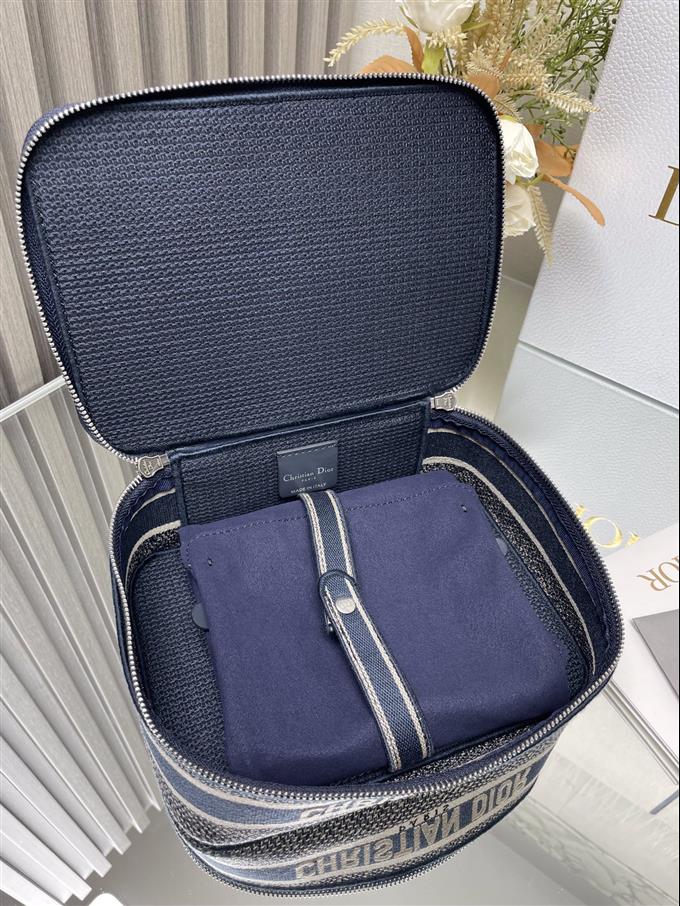 2025228Y 600P182146388